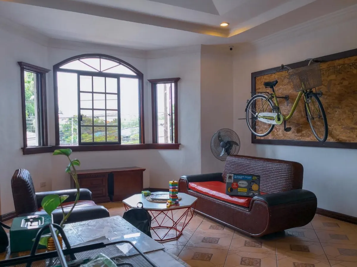 Spinning Cat Hostel, Bohol.