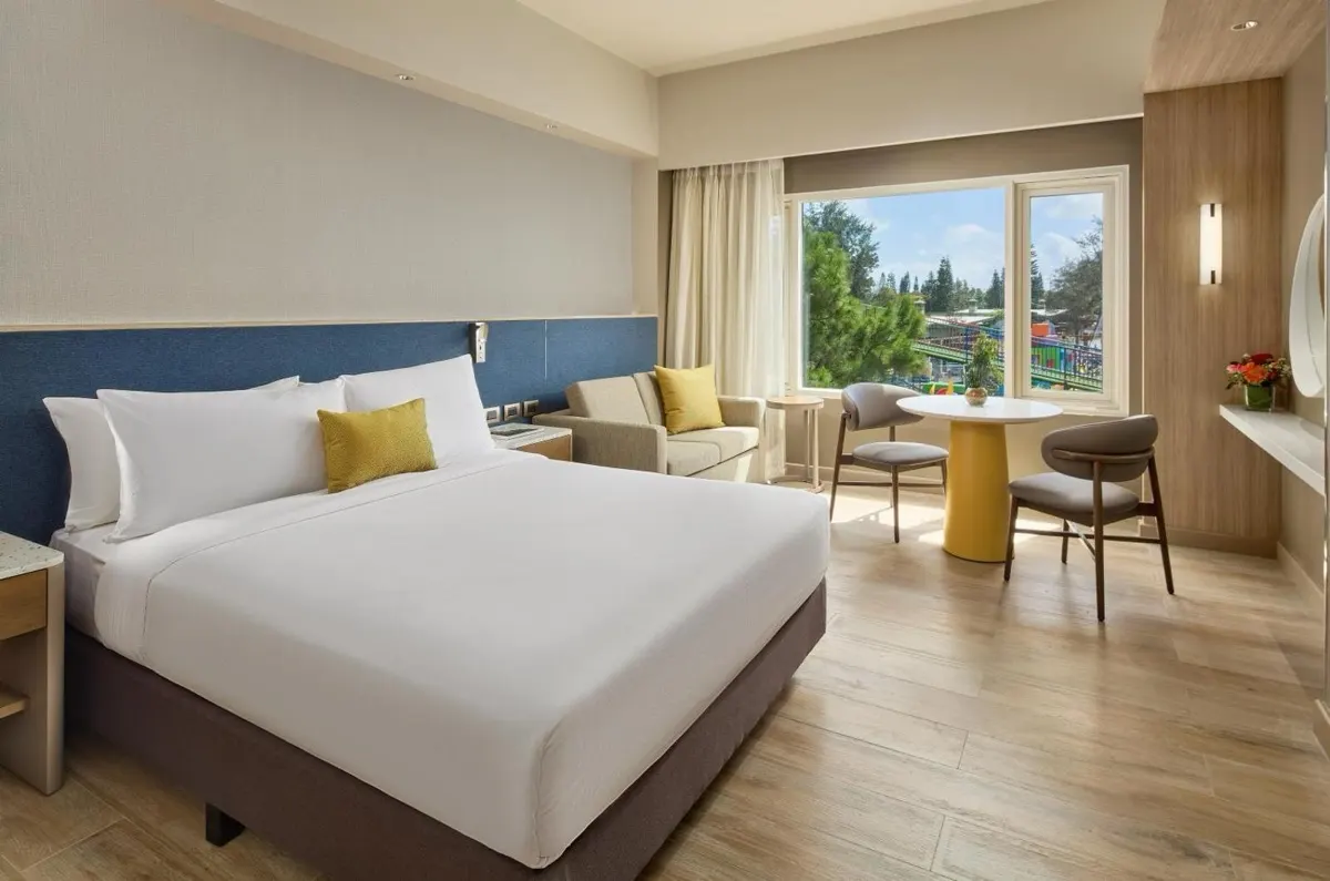 Taal Vista Hotel, Rotunda strip, Tagaytay.