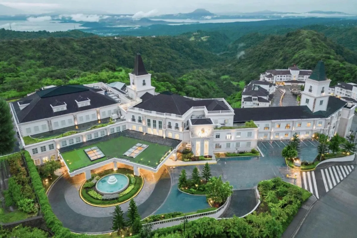 Twin Lakes Hotel, Tagaytay–Nasugbu Highway, Tagaytay.